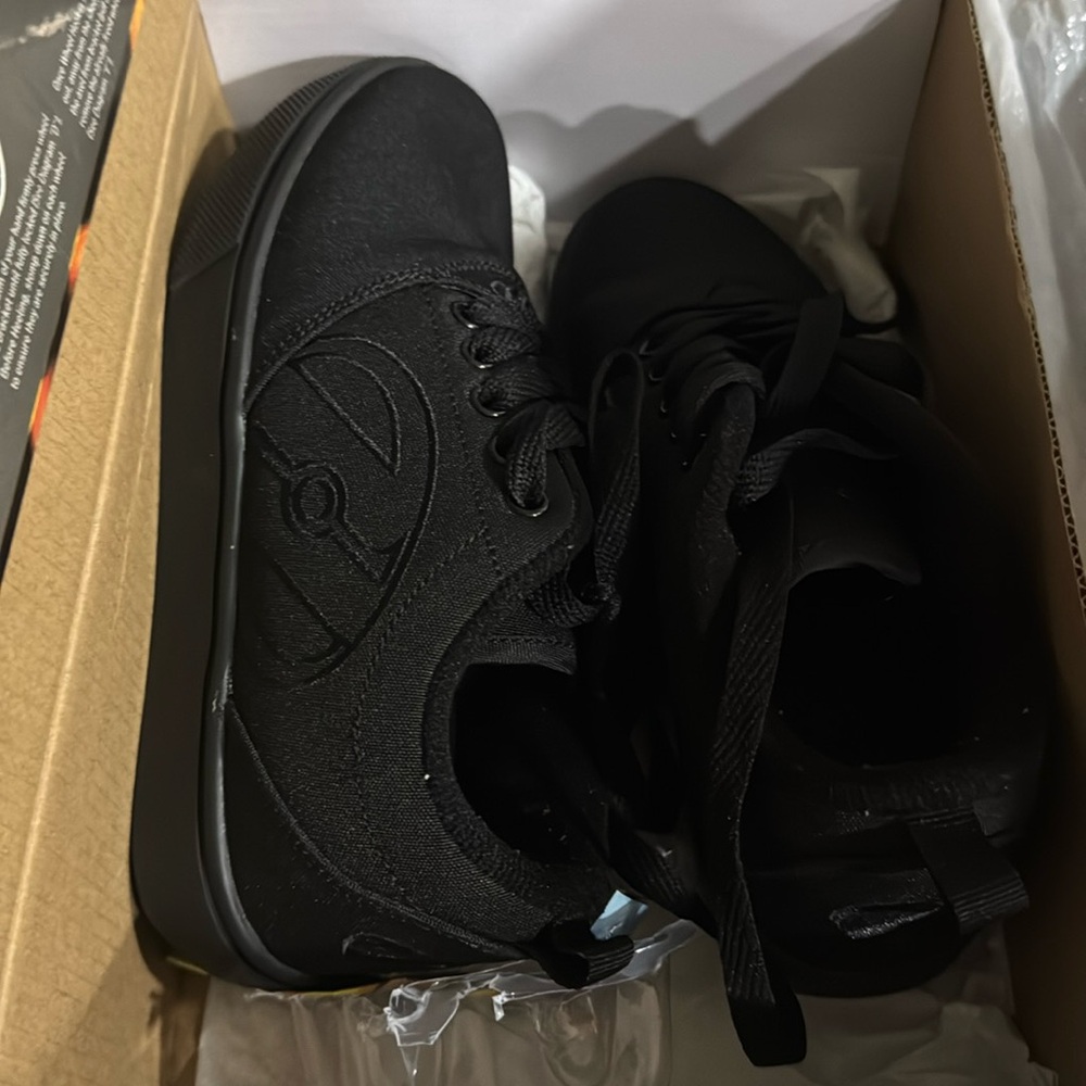 BOYS HEELYS